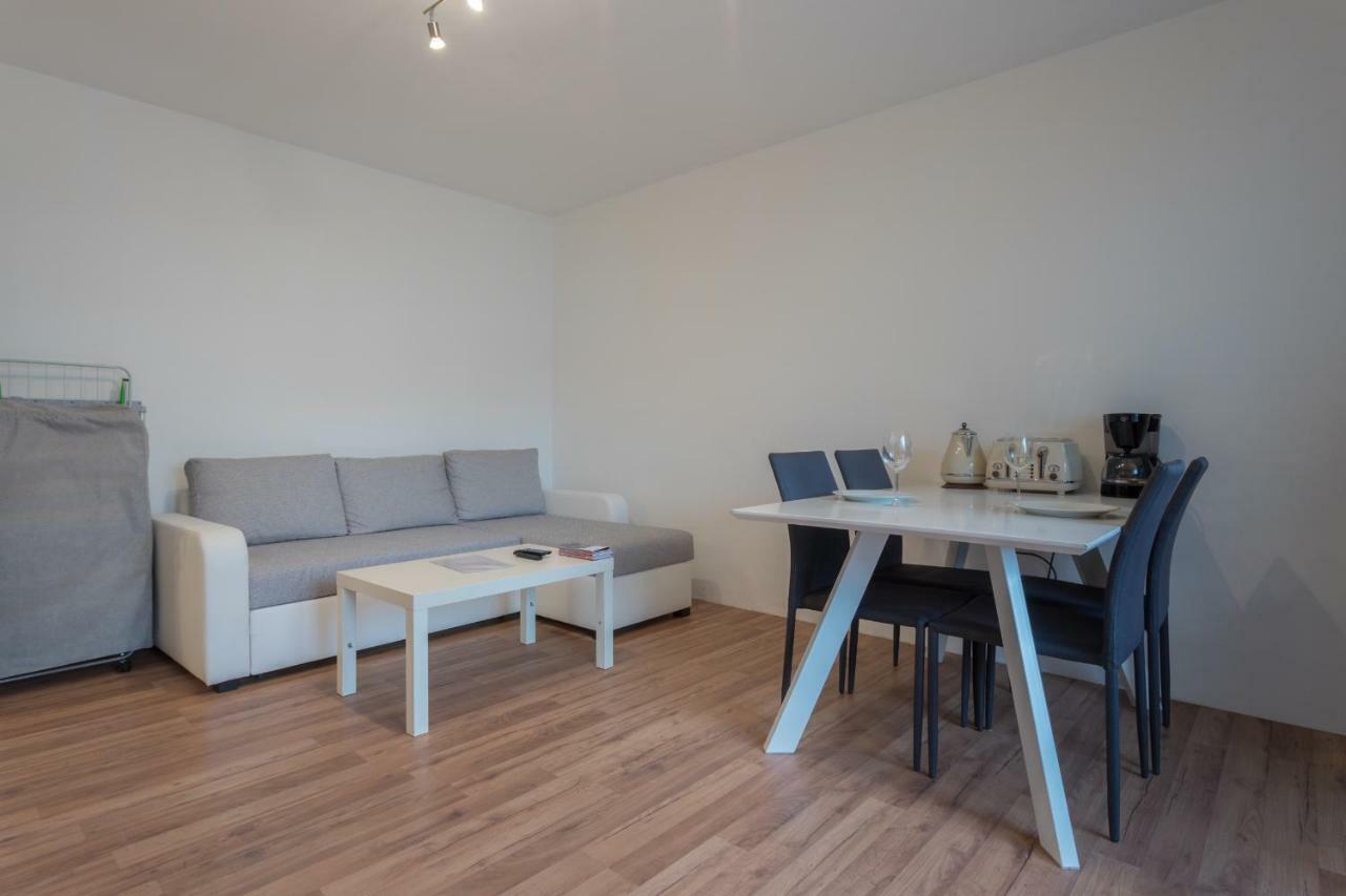 Ferienwohnung Spacious With Balcony Wien Exterior foto
