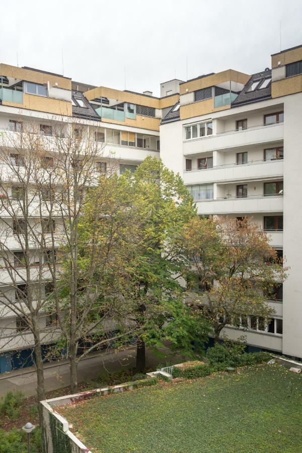 Ferienwohnung Spacious With Balcony Wien Exterior foto